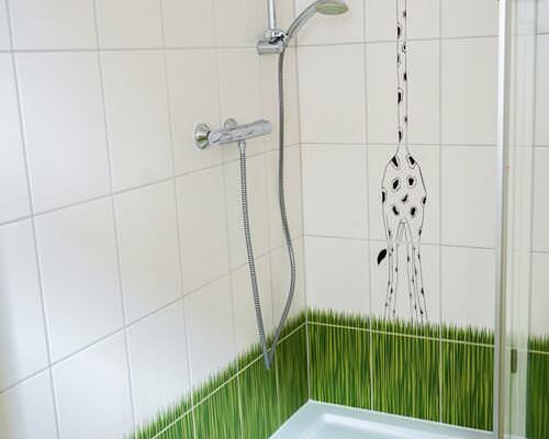 Dusche im Badezimmer vom Apartment für 2 Personen mit Hafenblick in Lauterbach auf Rügen